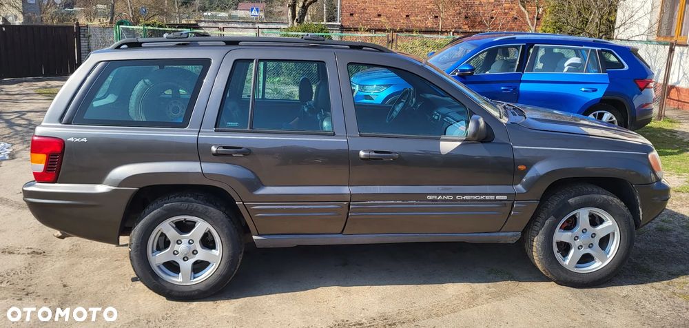 Jeep Grand Cherokee - 12