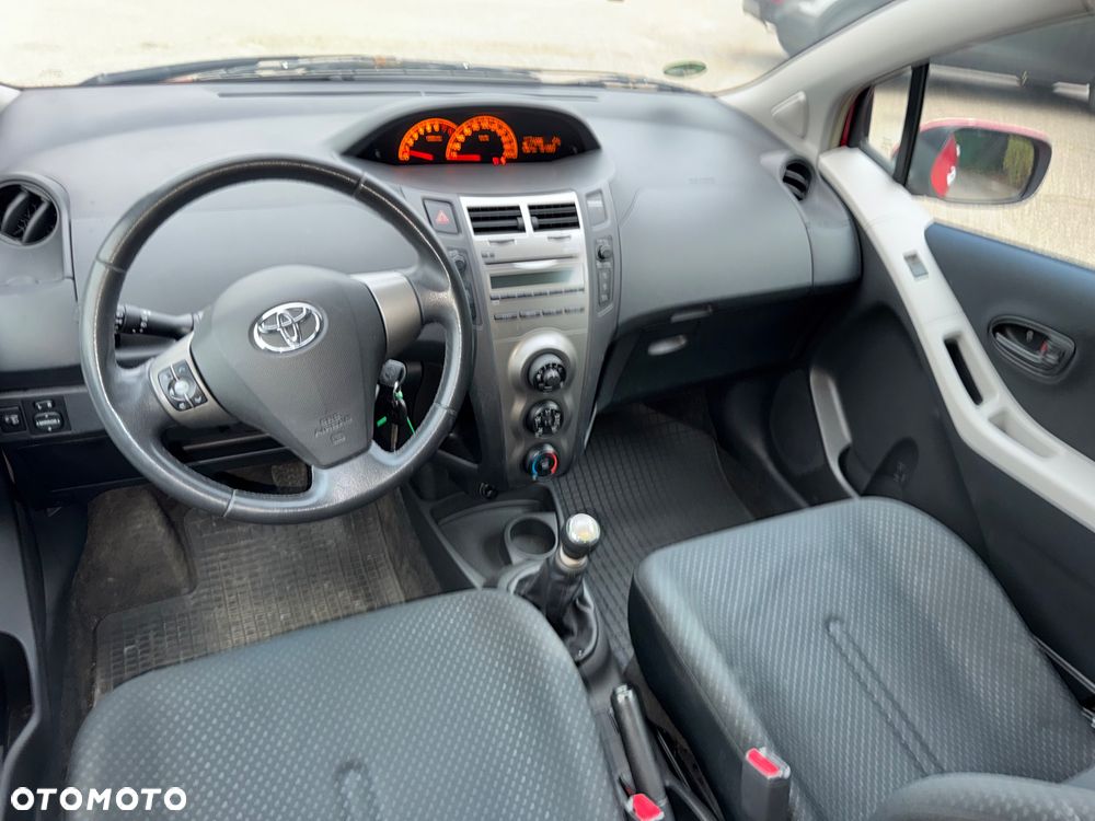 Toyota Yaris 1.3 VVT-i Sol - 10