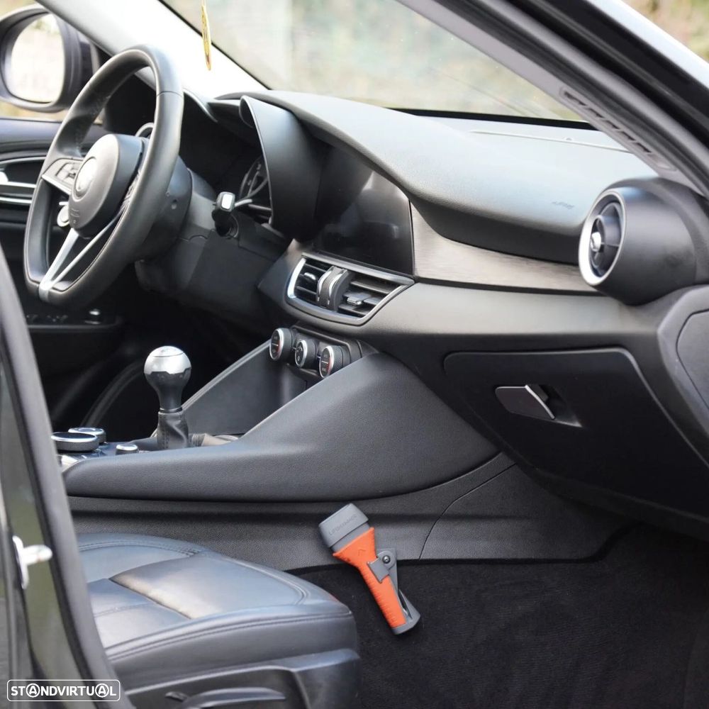 Alfa Romeo Giulia 2.2 D - 15