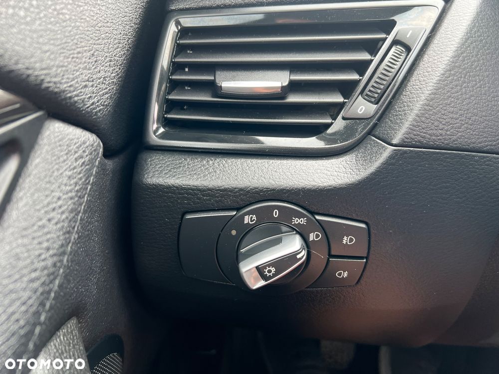 BMW X1 sDrive18d Sport Line - 40