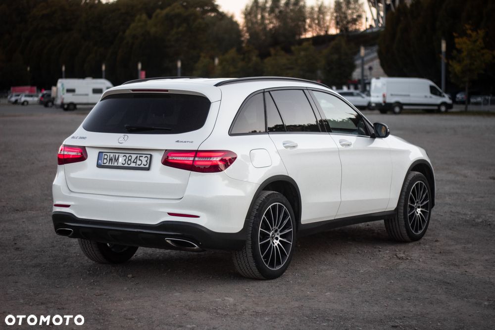 Mercedes-Benz GLC 300 4Matic 9G-TRONIC AMG Line - 16