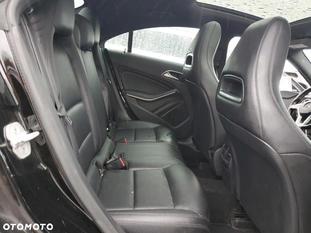 Mercedes-Benz CLA 250 4-Matic AMG Line - 11