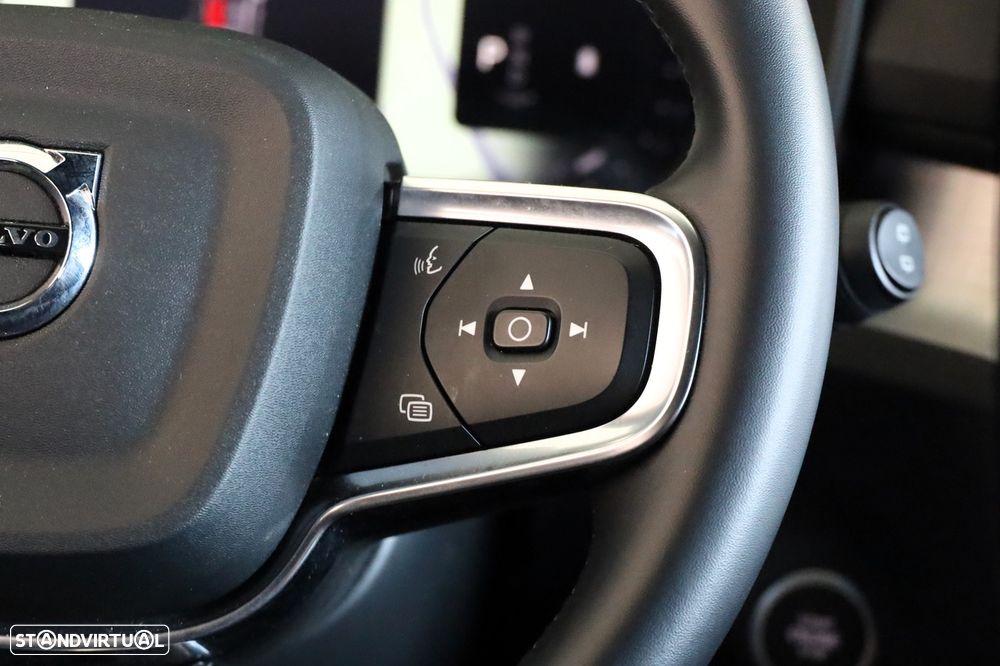 Volvo XC 40 2.0 B3 Plus Dark - 24