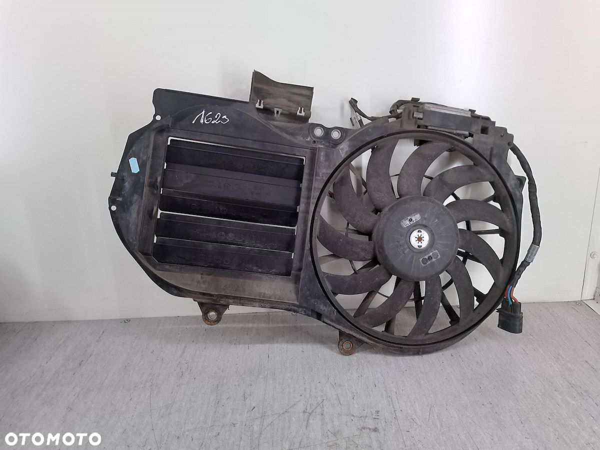WENTYLATOR CHŁODNICY AUDI A4 B6 8E0121207 870666M 1.6 8V - 1