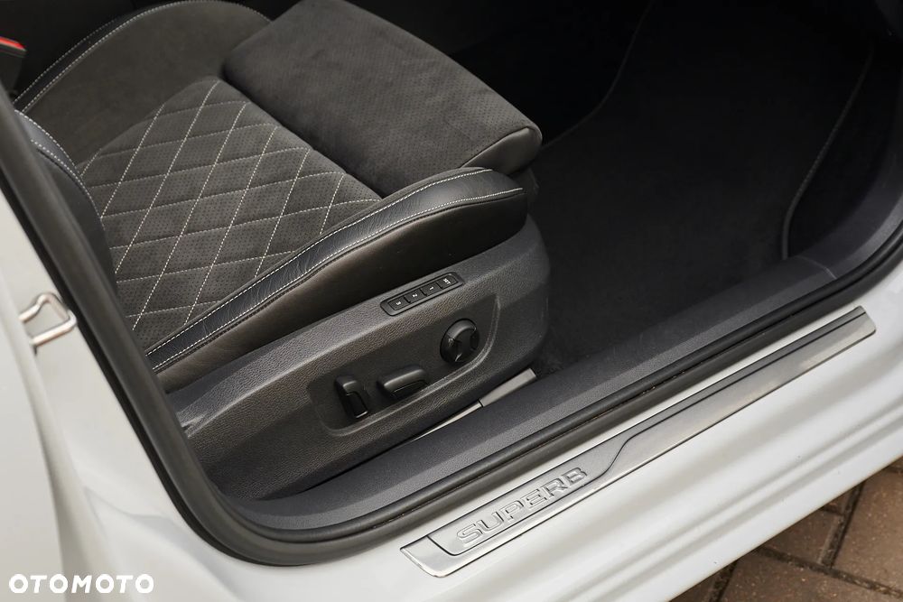Skoda Superb 2.0 TDI DSG Sportline - 35