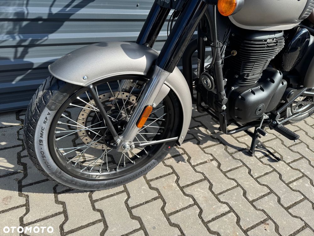 Royal Enfield Classic - 14