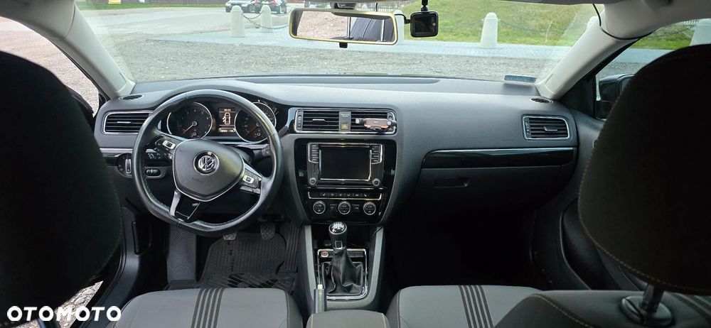Volkswagen Jetta - 11
