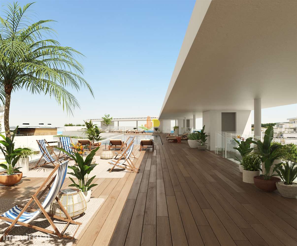 Novo, luxo à beira mar... - Grande imagem: 2/20
