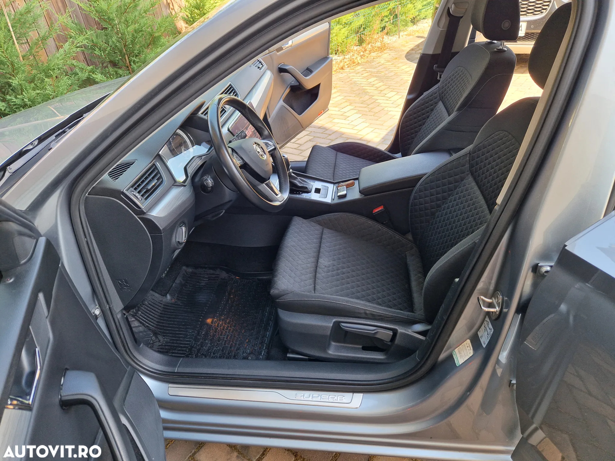 Skoda Superb 2.0 TDI DSG Ambition - 11