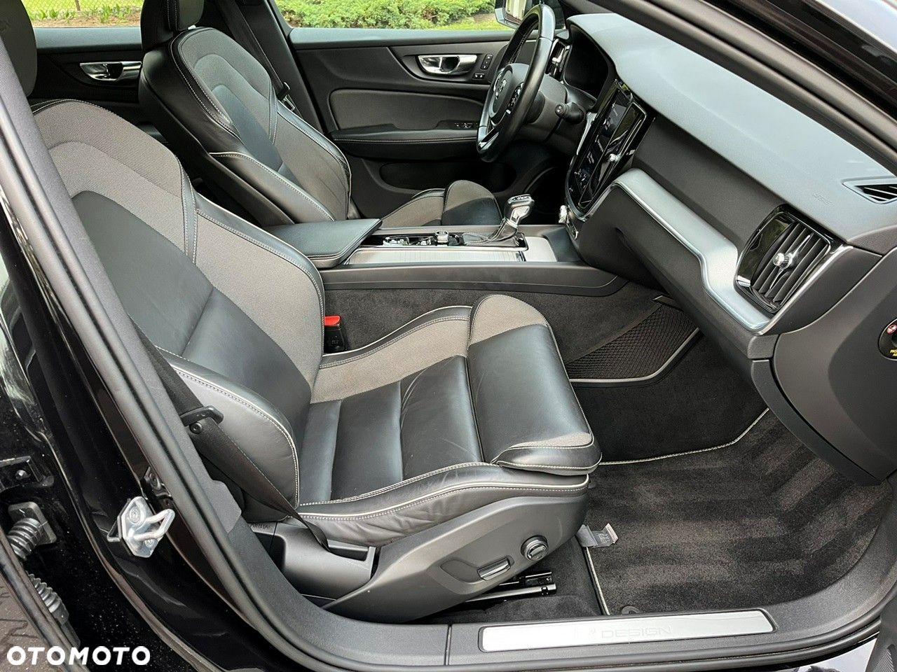Volvo V60 T4 R-Design - 13