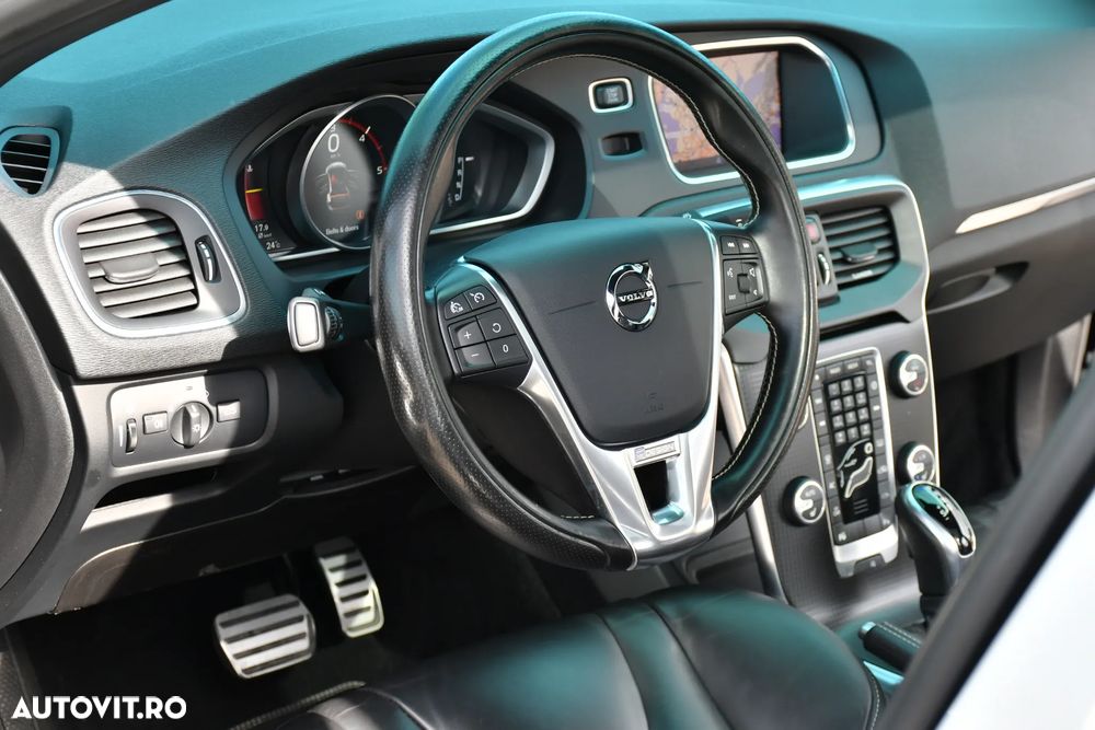 Volvo V40 D3 Geartronic RDesign - 23