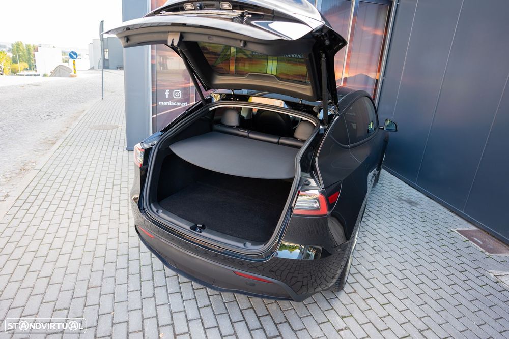 Tesla Model Y Long Range Dual Motor AWD - 24