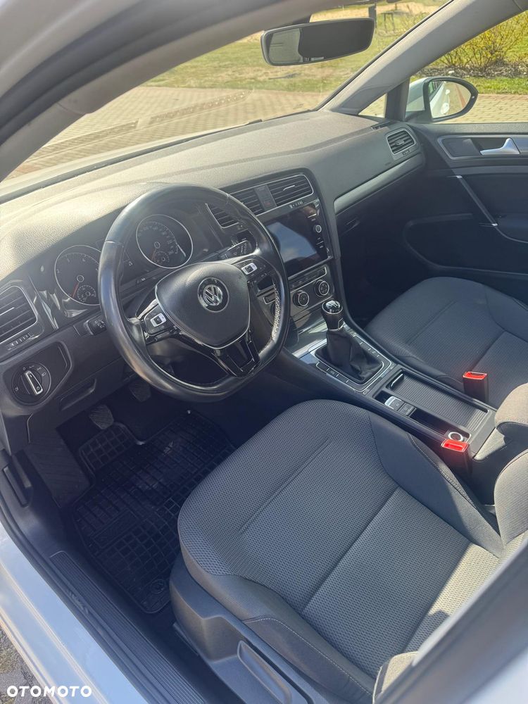 Volkswagen Golf - 10