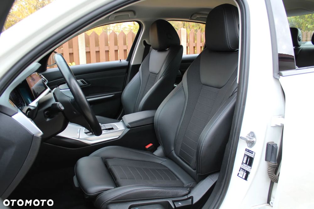 BMW Seria 3 320i Sport Line - 17