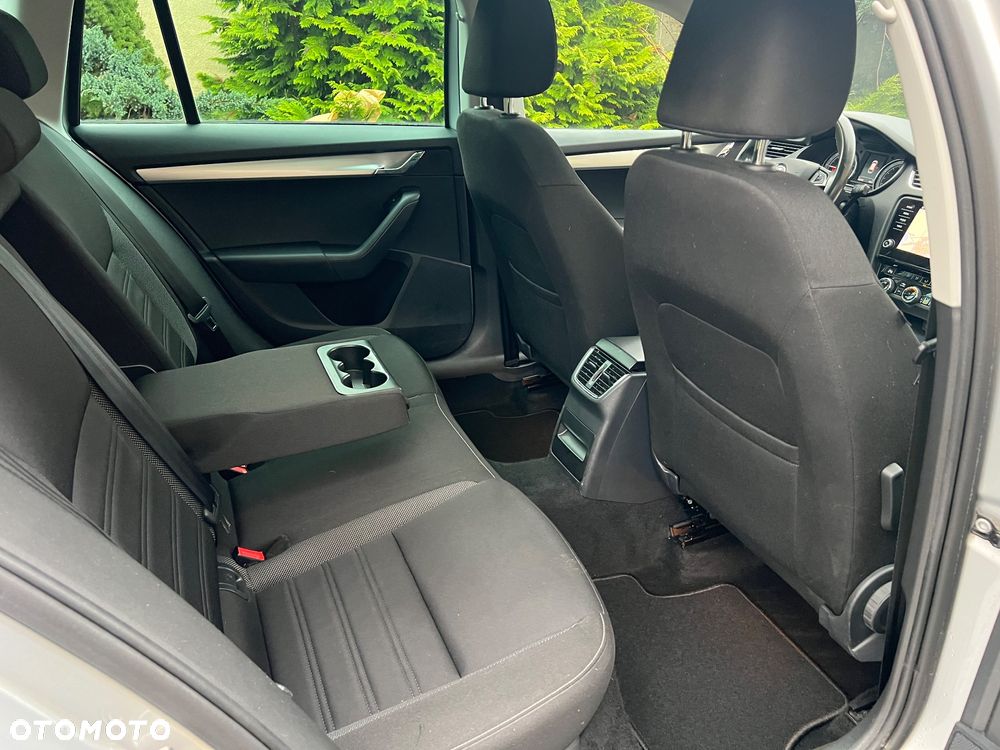 Skoda Octavia 1.6 TDI DSG Ambition - 34