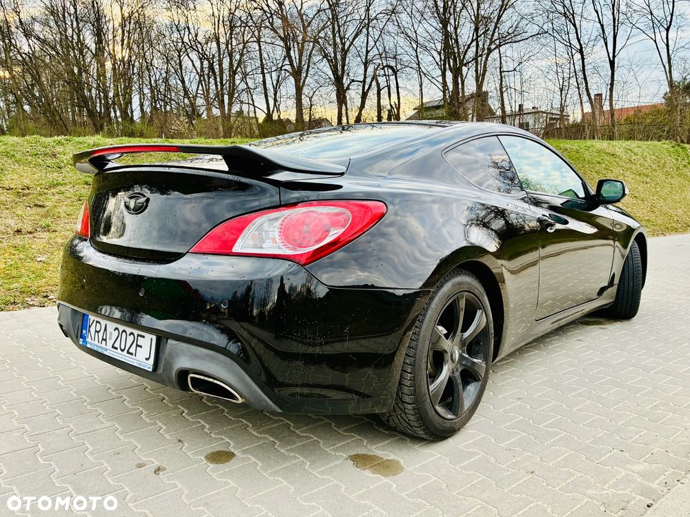 Hyundai Genesis Coupe - 16