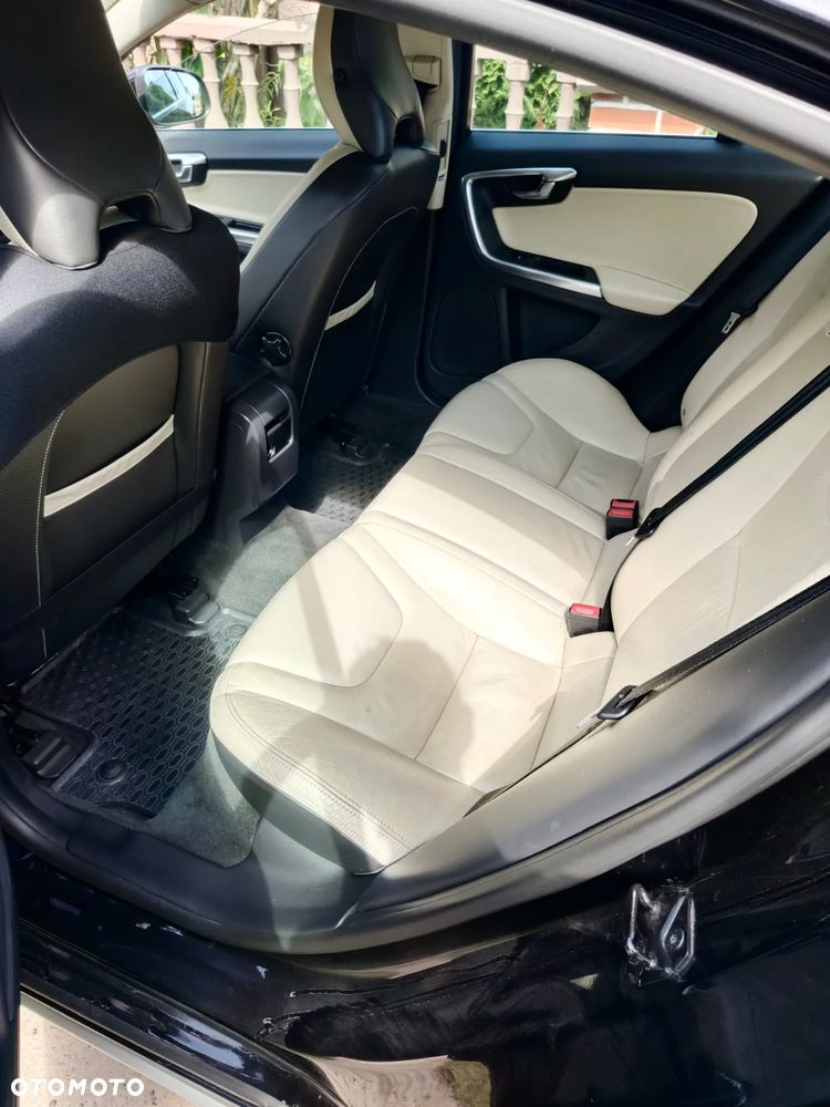 Volvo S60 D3 R-Design - 7