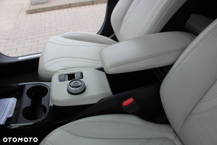 Ford Mustang Mach-E AWD PREMIUM - 26