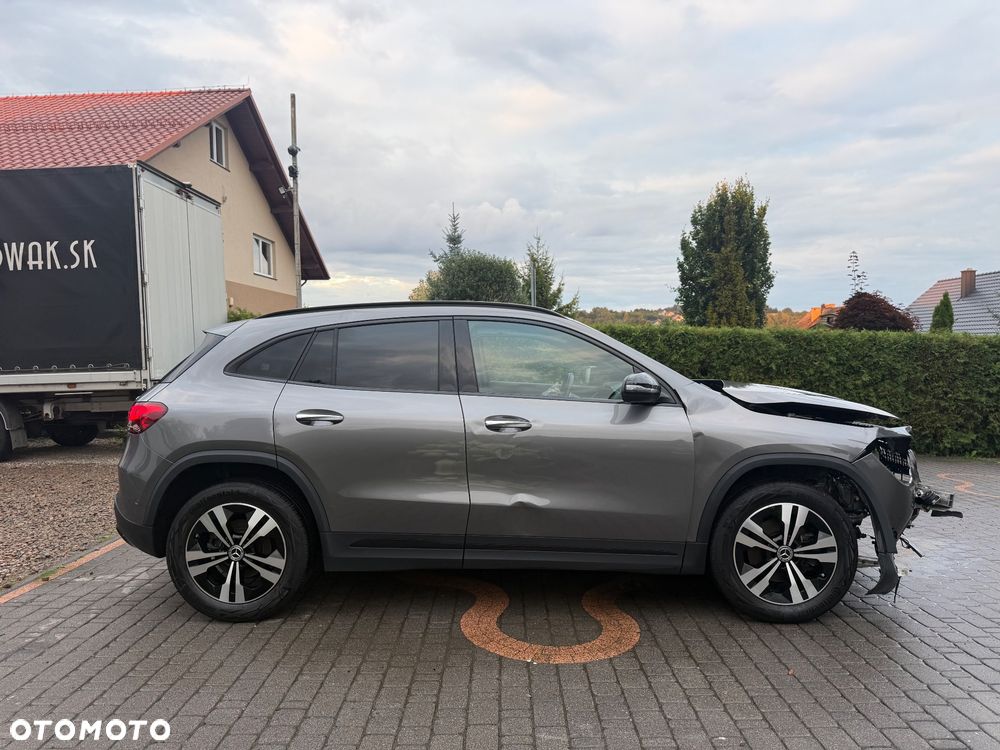 Mercedes-Benz GLA - 21