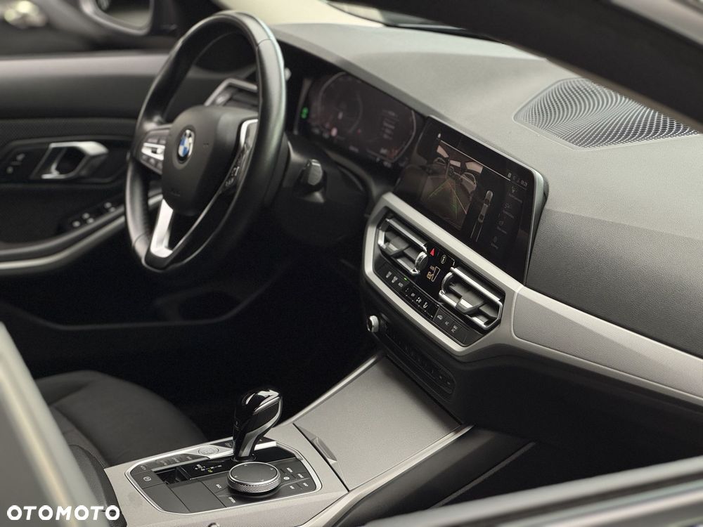 BMW Seria 3 318i - 38