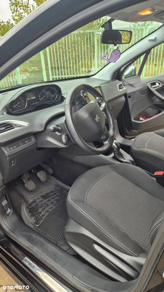 Peugeot 208 1.2 PureTech Style - 6