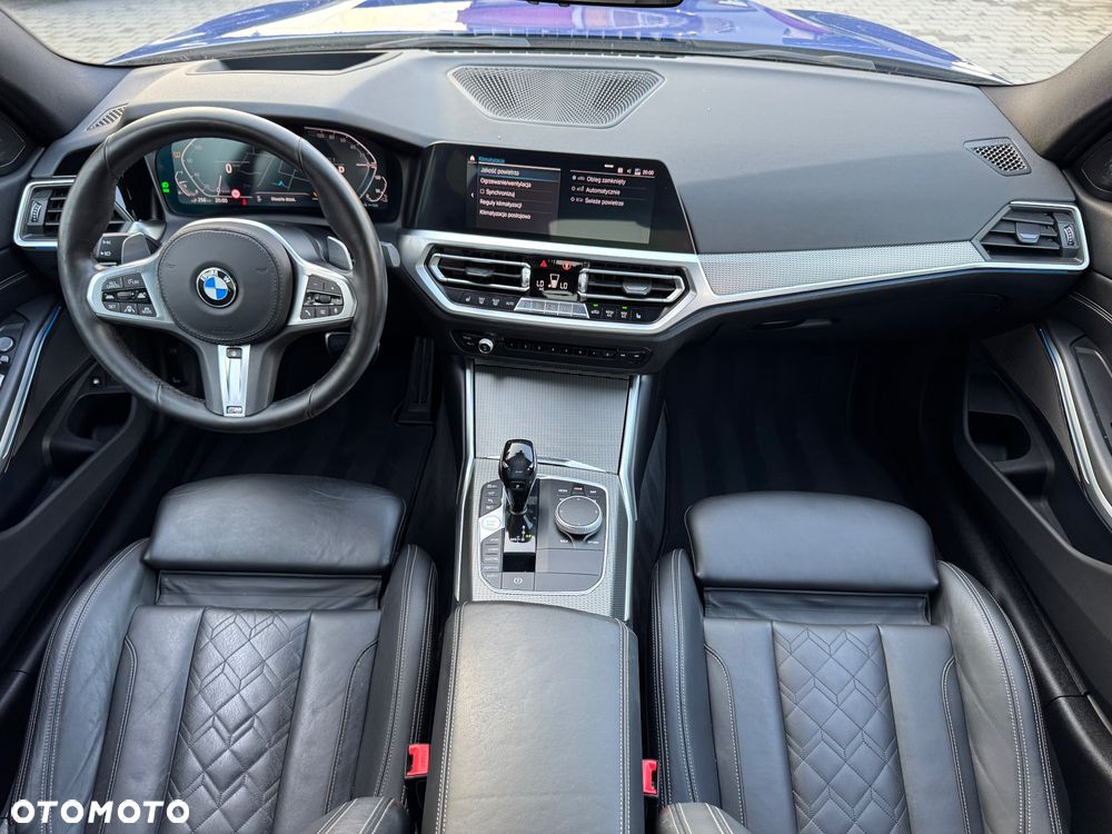 BMW Seria 3 330e M Sport - 25