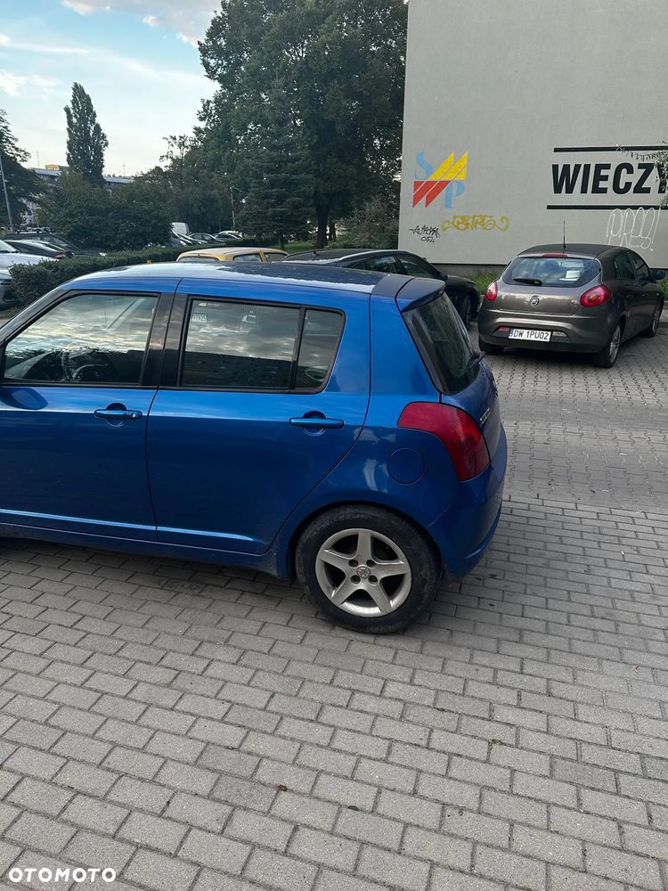 Suzuki Swift - 4