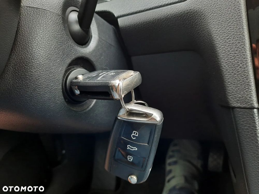Volkswagen Golf 1.6 TDI DPF Comfortline - 31