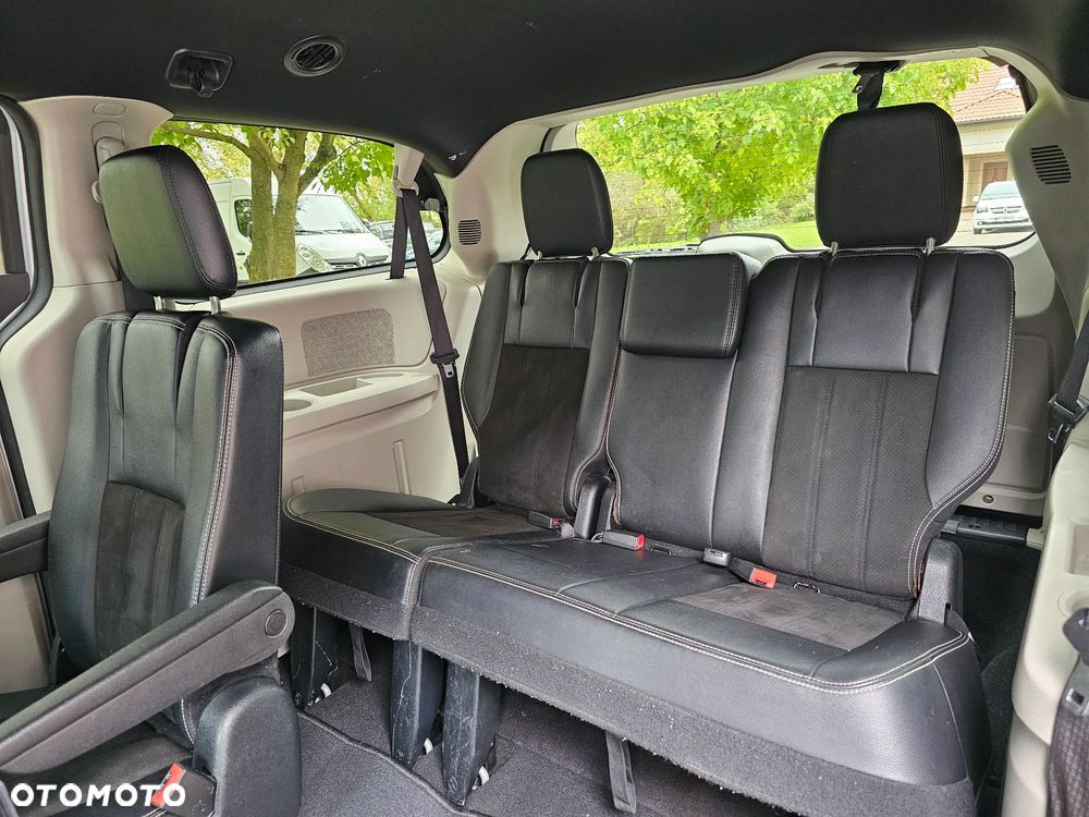 Dodge Grand Caravan - 15
