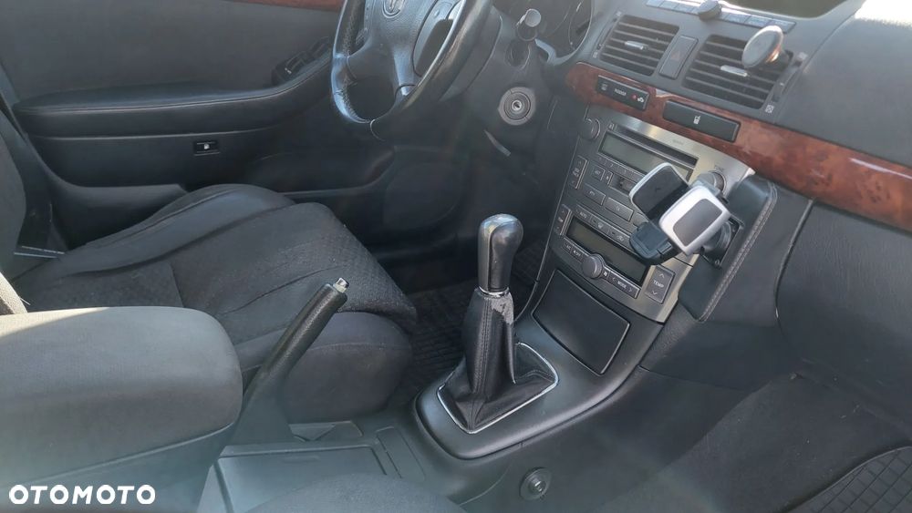 Toyota Avensis 2.0 D-4D Sol - 8