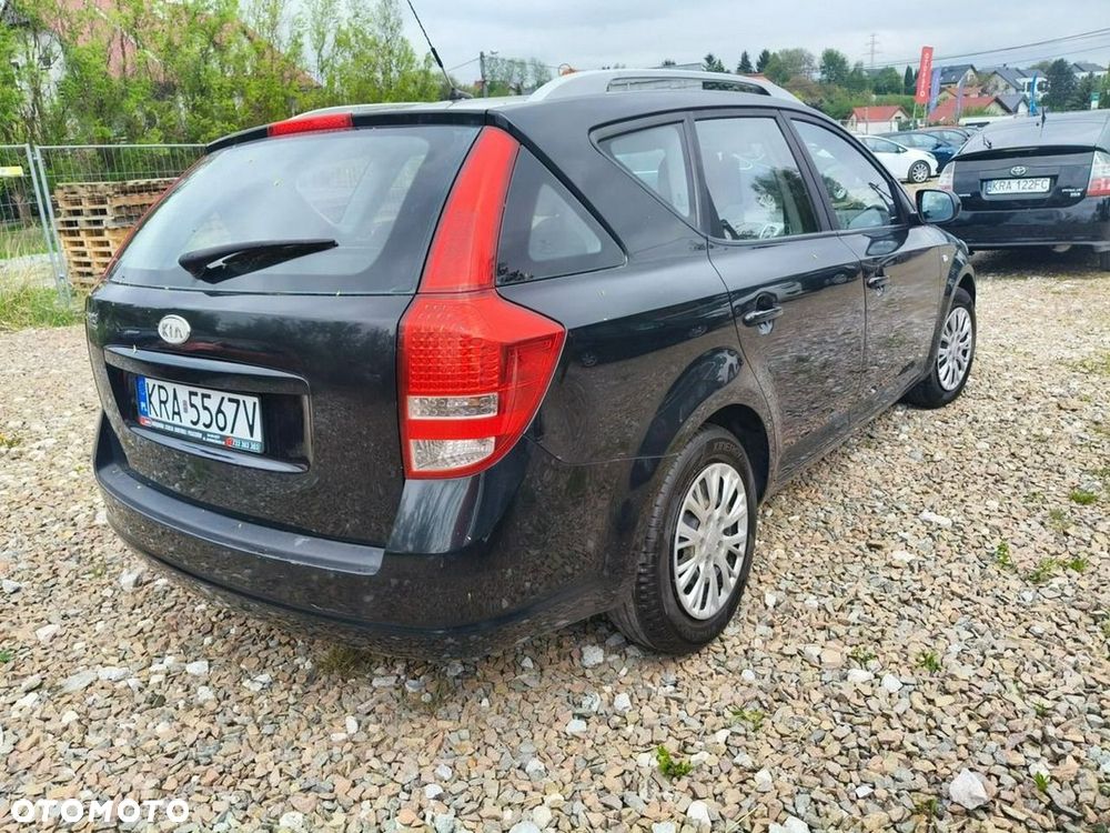 Kia Ceed - 4