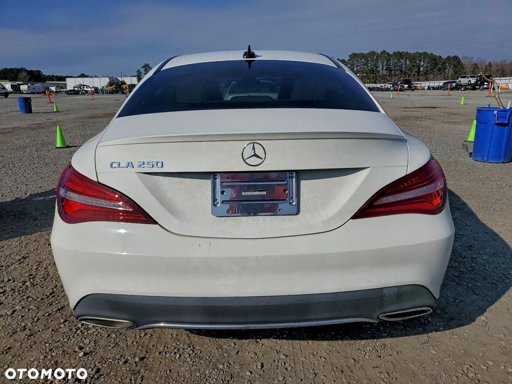 Mercedes-Benz CLA 250 4Matic 7G-DCT - 6