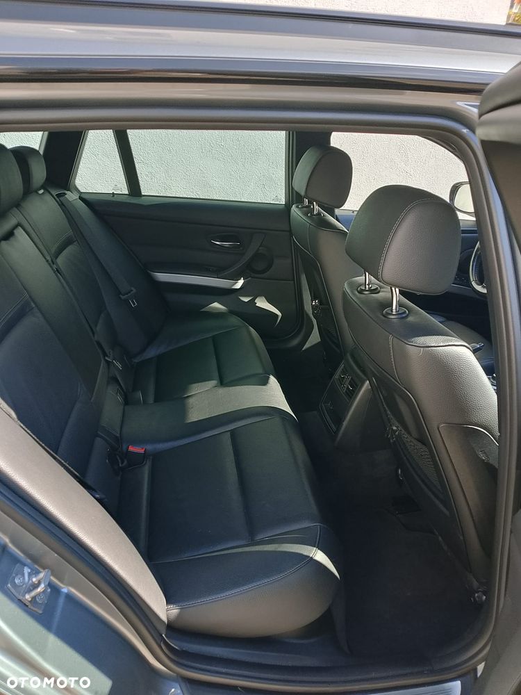 BMW Seria 3 325i xDrive - 15