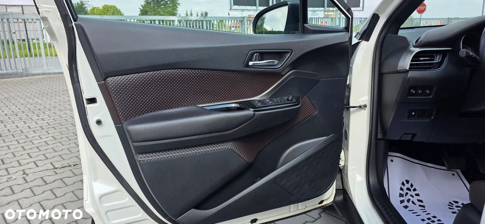 Toyota C-HR 1.8 Hybrid Neon Lime powered by JBL - 14
