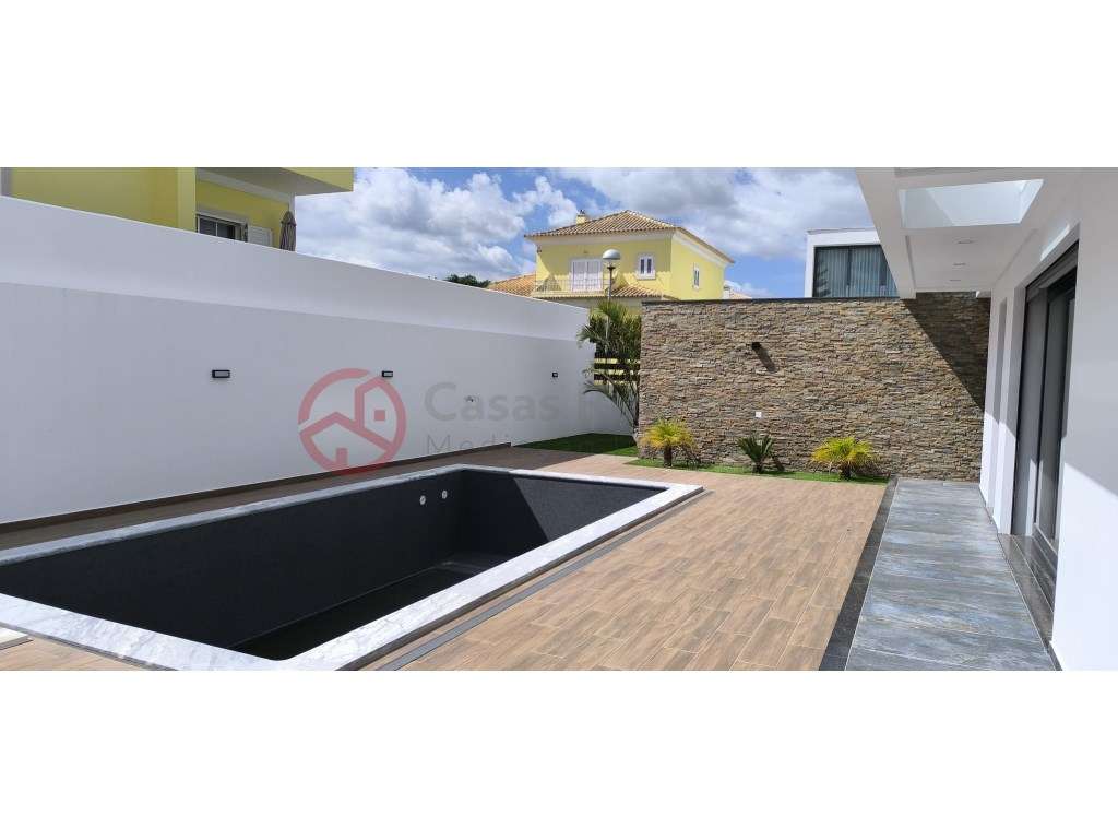 Moradia Isolada de dois pisos T4 com Piscina e Pérgula, Azeitão - Grande imagem: 2/57