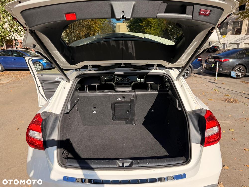 Mercedes-Benz GLA - 30