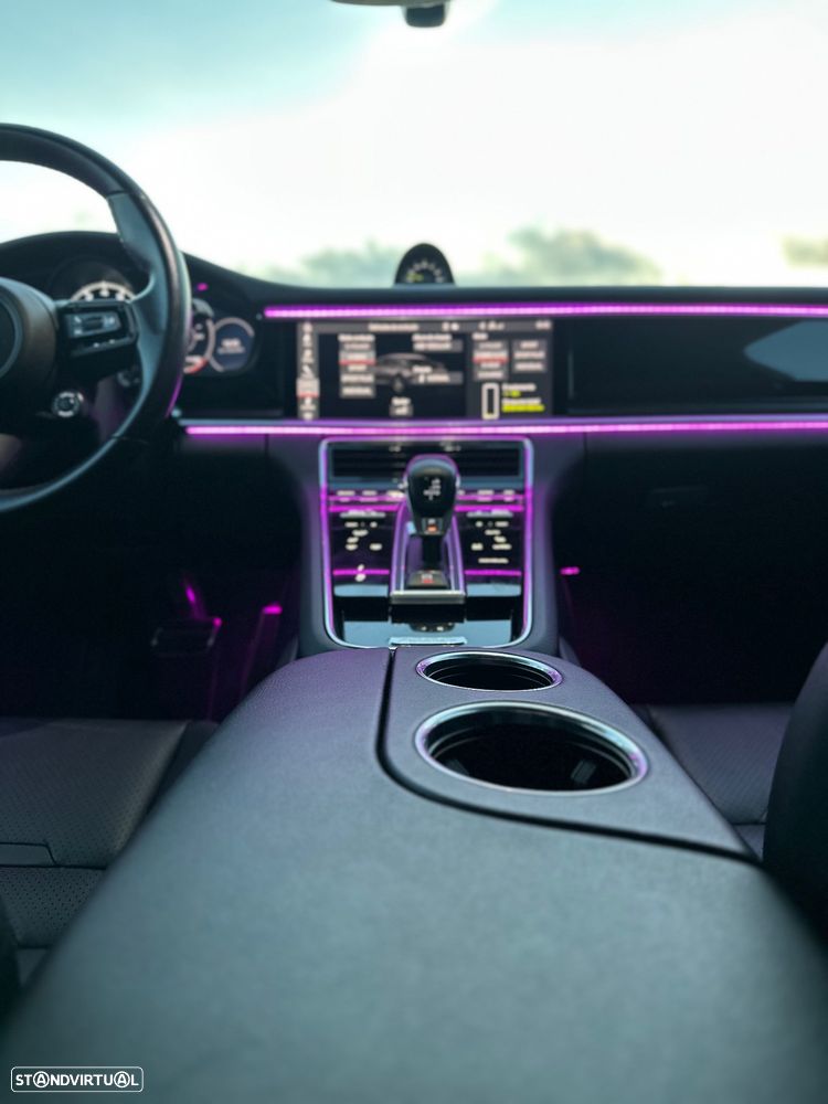 Porsche Panamera 4 E-Hybrid - 23
