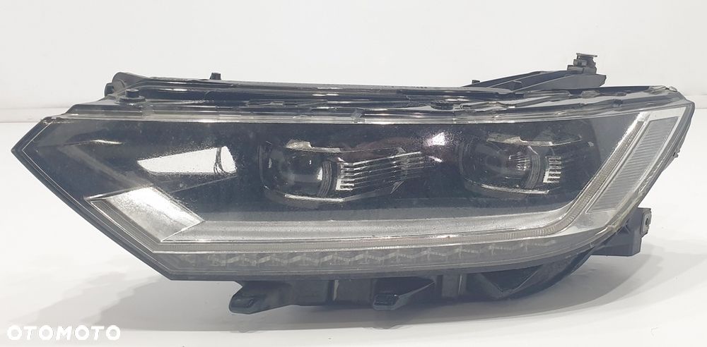 Volkswagen Passat B8 Reflektor Lewy - 1