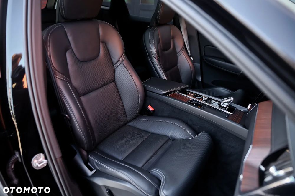 Volvo XC 60 B4 D AWD R-Design - 23