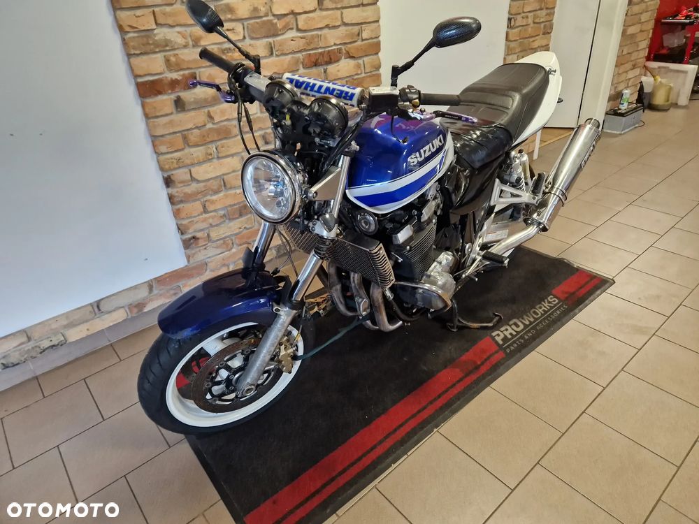 Suzuki GSX - 4