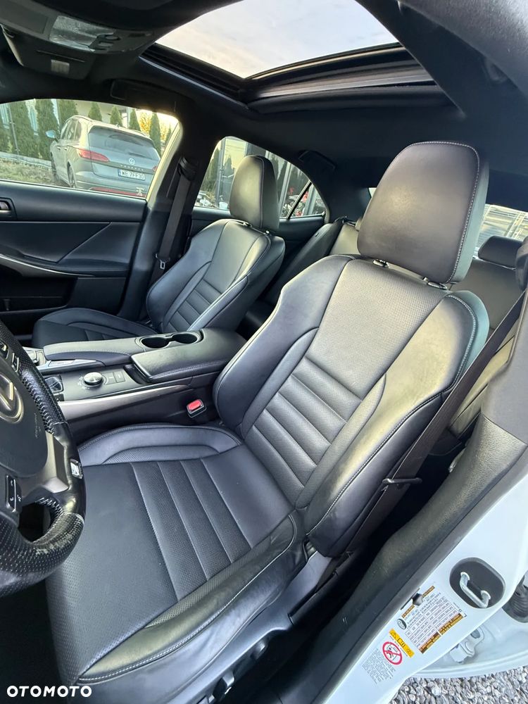 Lexus IS 200t / 300 F Sport - 35