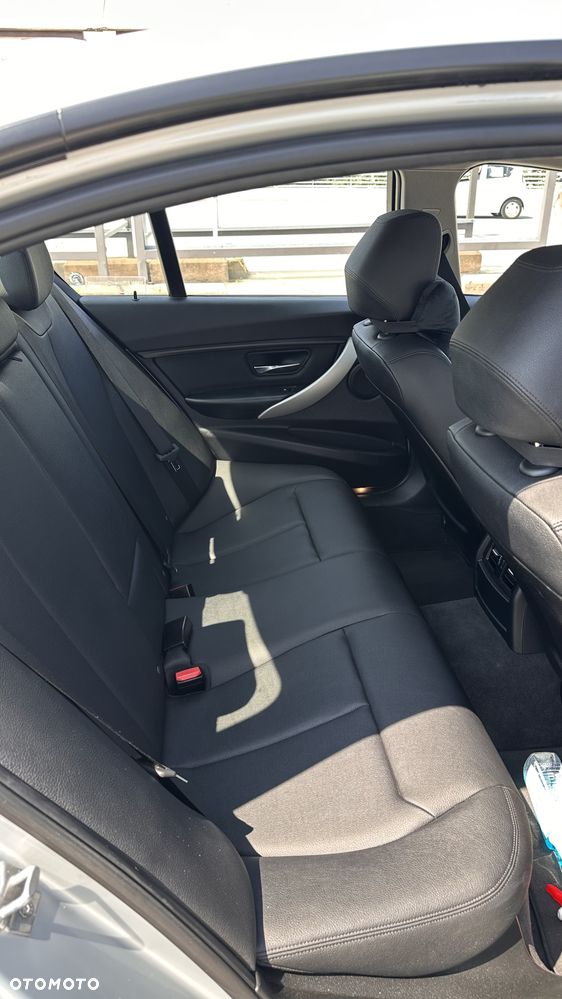 BMW Seria 3 320i - 22