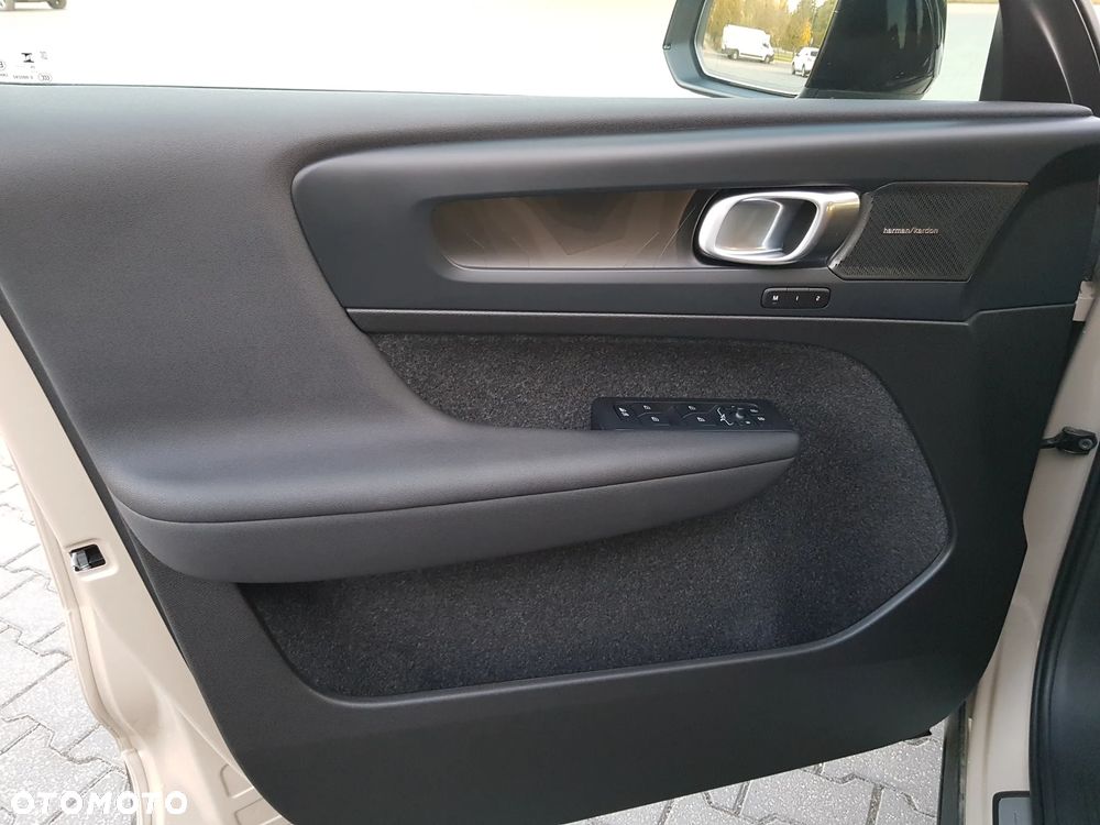 Volvo XC 40 Recharge 82 kWh Single M Extended Range RWD Plus - 16