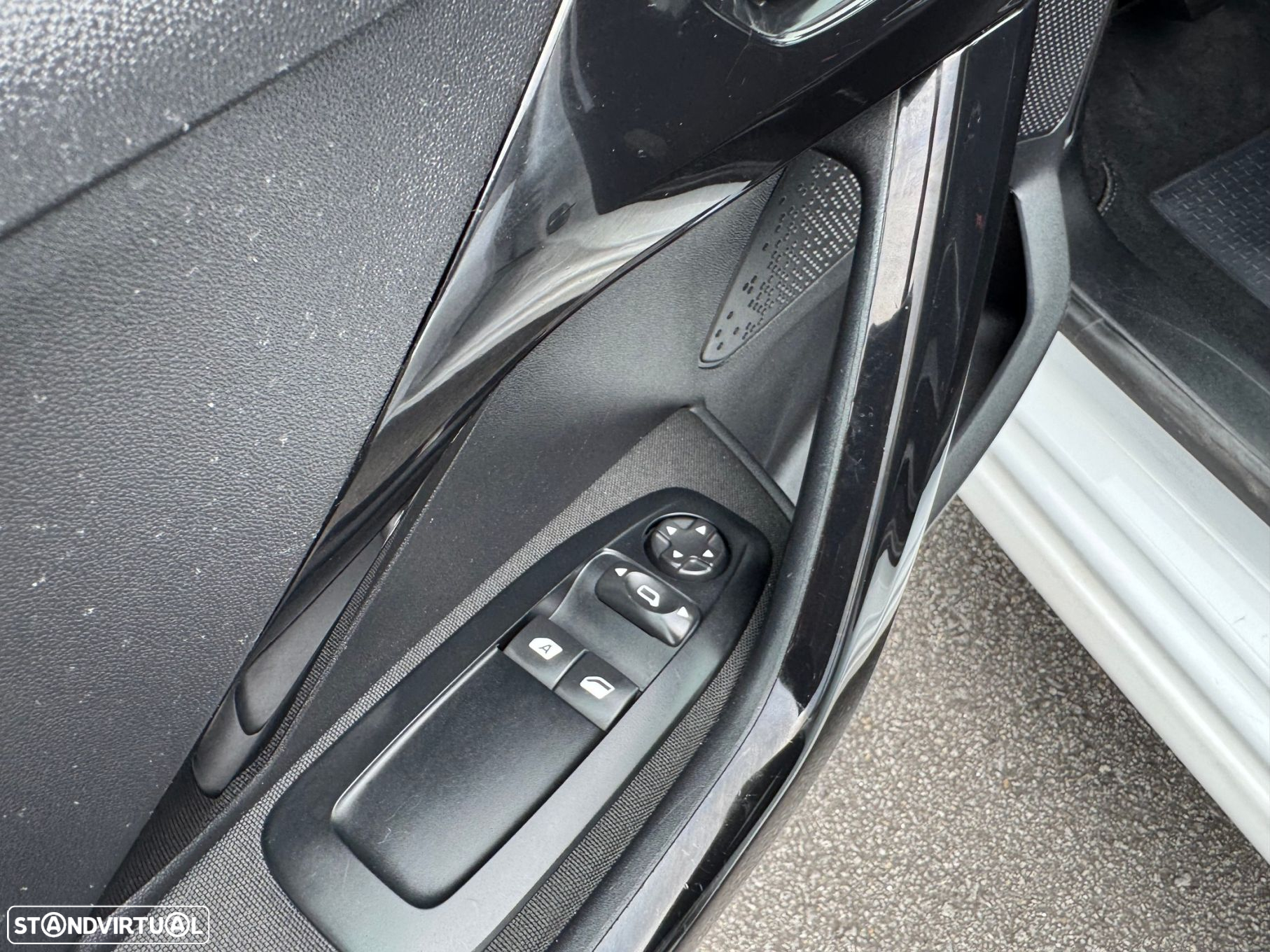 Peugeot 208 1.2 PureTech Style - 18