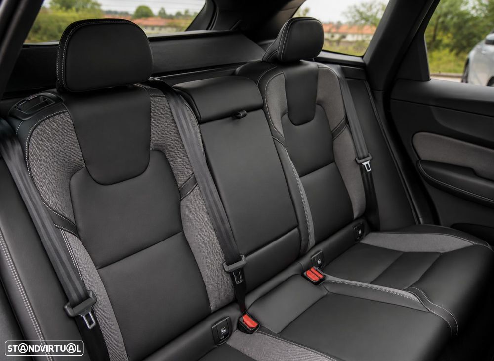 Volvo XC 60 T8 AWD Recharge Plus Black Edition - 18