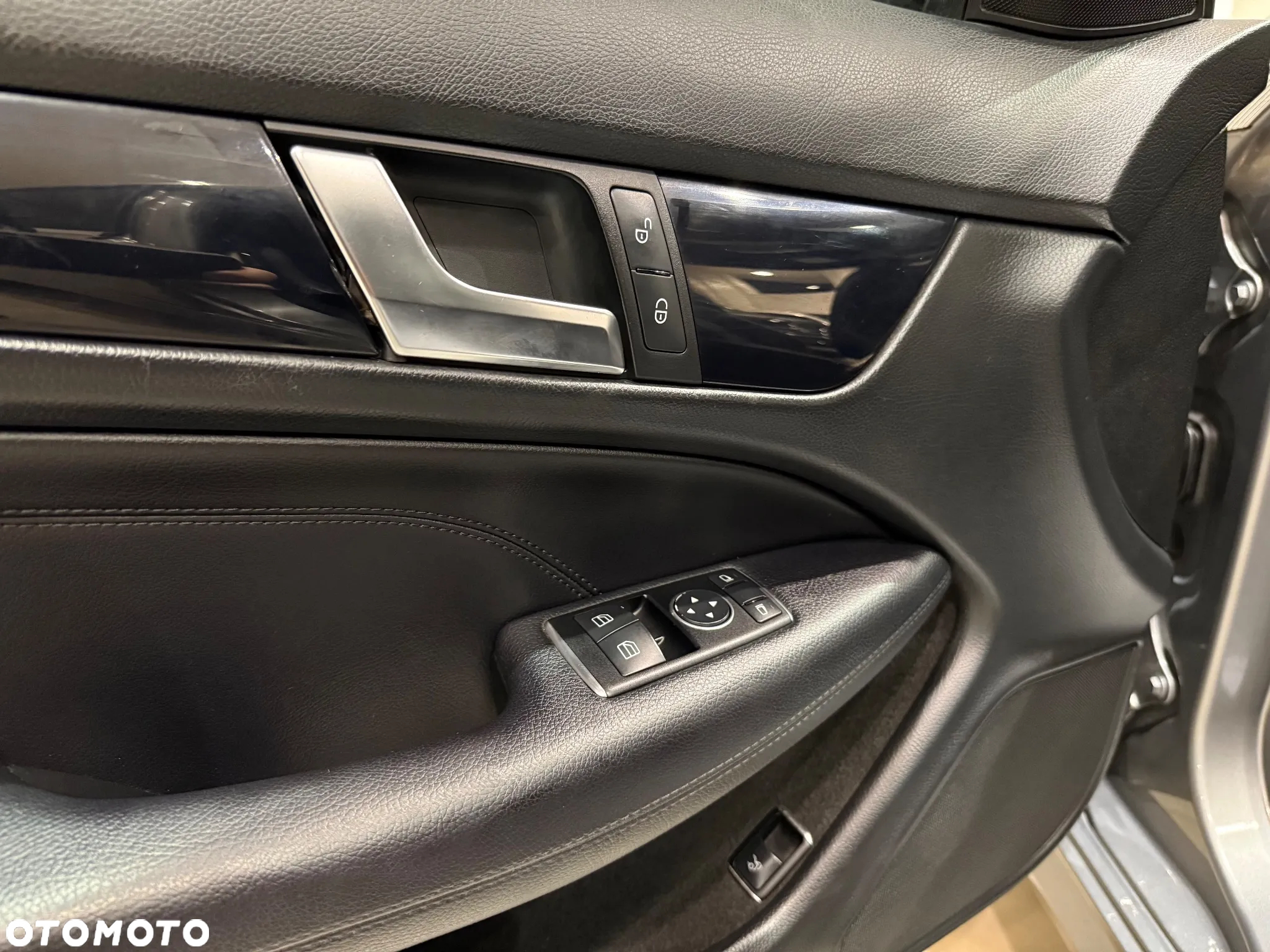 Mercedes-Benz Klasa C 220 CDI DPF Coupe (BlueEFFICIENCY) - 19