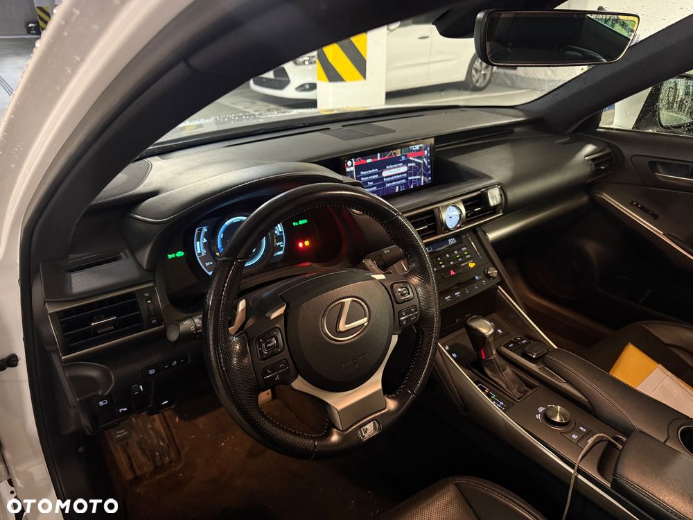 Lexus IS 300h F Sport - 11