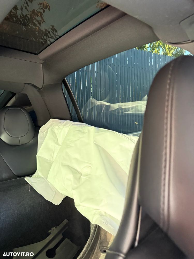 Tesla Model X - 8