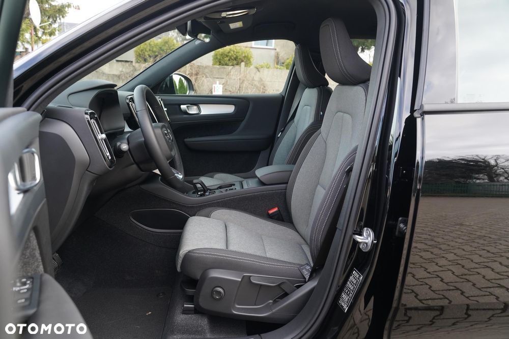 Volvo XC 40 B3 Plus Dark - 12