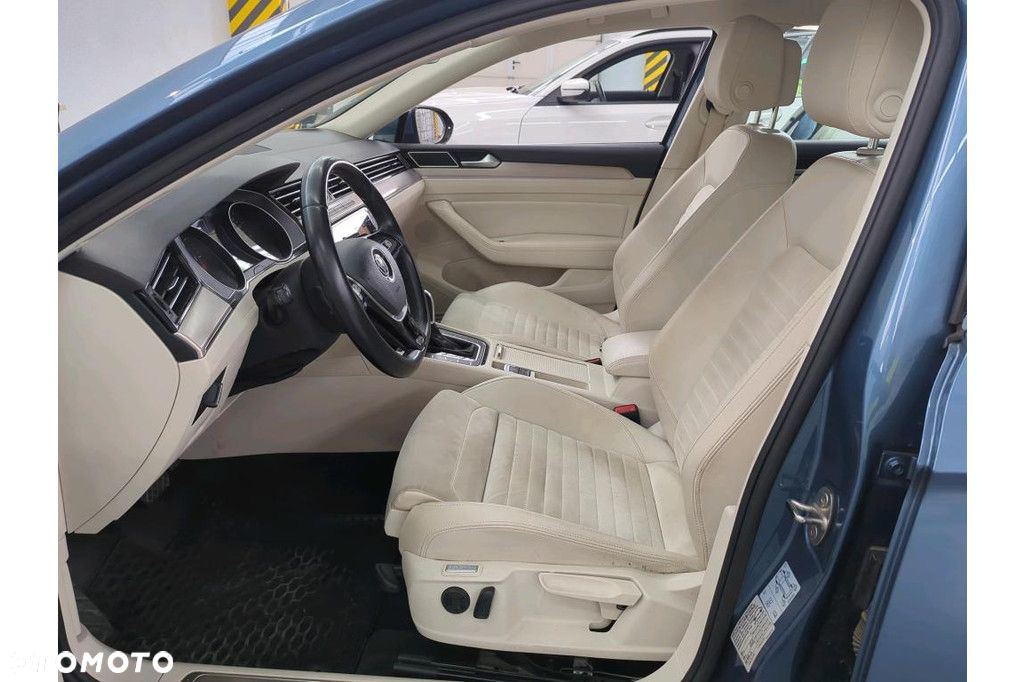 Volkswagen Passat - 5